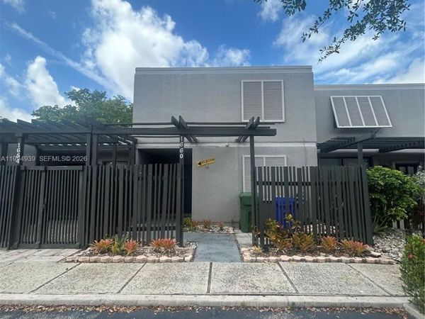 1660 NW 113th Way , Pembroke Pines, FL 33026