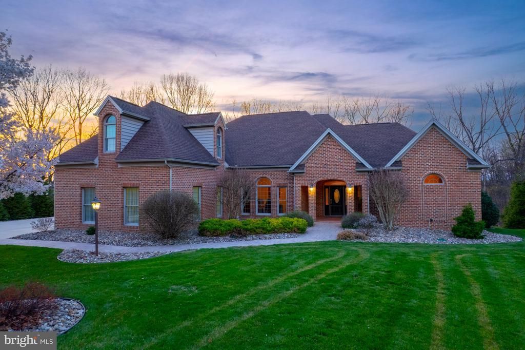 2368 CASTLEGREEN DRIVE, GREENCASTLE, PA 17225