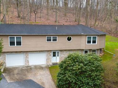 42 MOUNT HOPE SCHOOL ROAD, WILLOW STREET, PA 17584