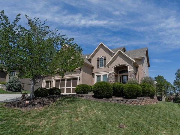 18914 W 100th Street, Lenexa, KS 66220