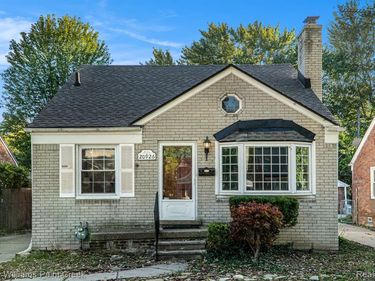 20926 Lennon Street, Harper Woods, MI 48225
