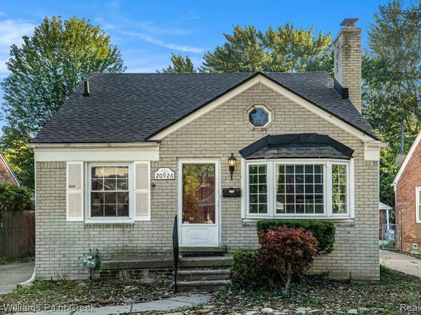 20926 Lennon Street, Harper Woods, MI 48225