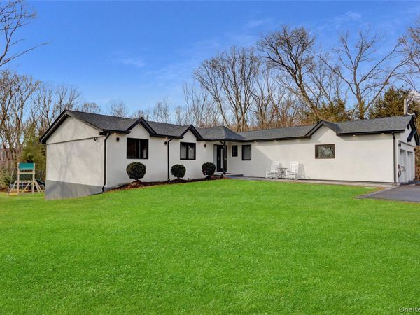 14 Chatham Place, Dix Hills, NY 11746