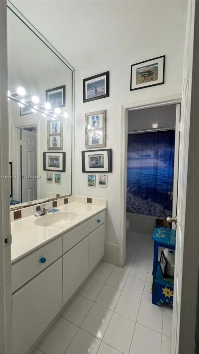 656 NW 129th Pl , Miami, FL 33182 Photo