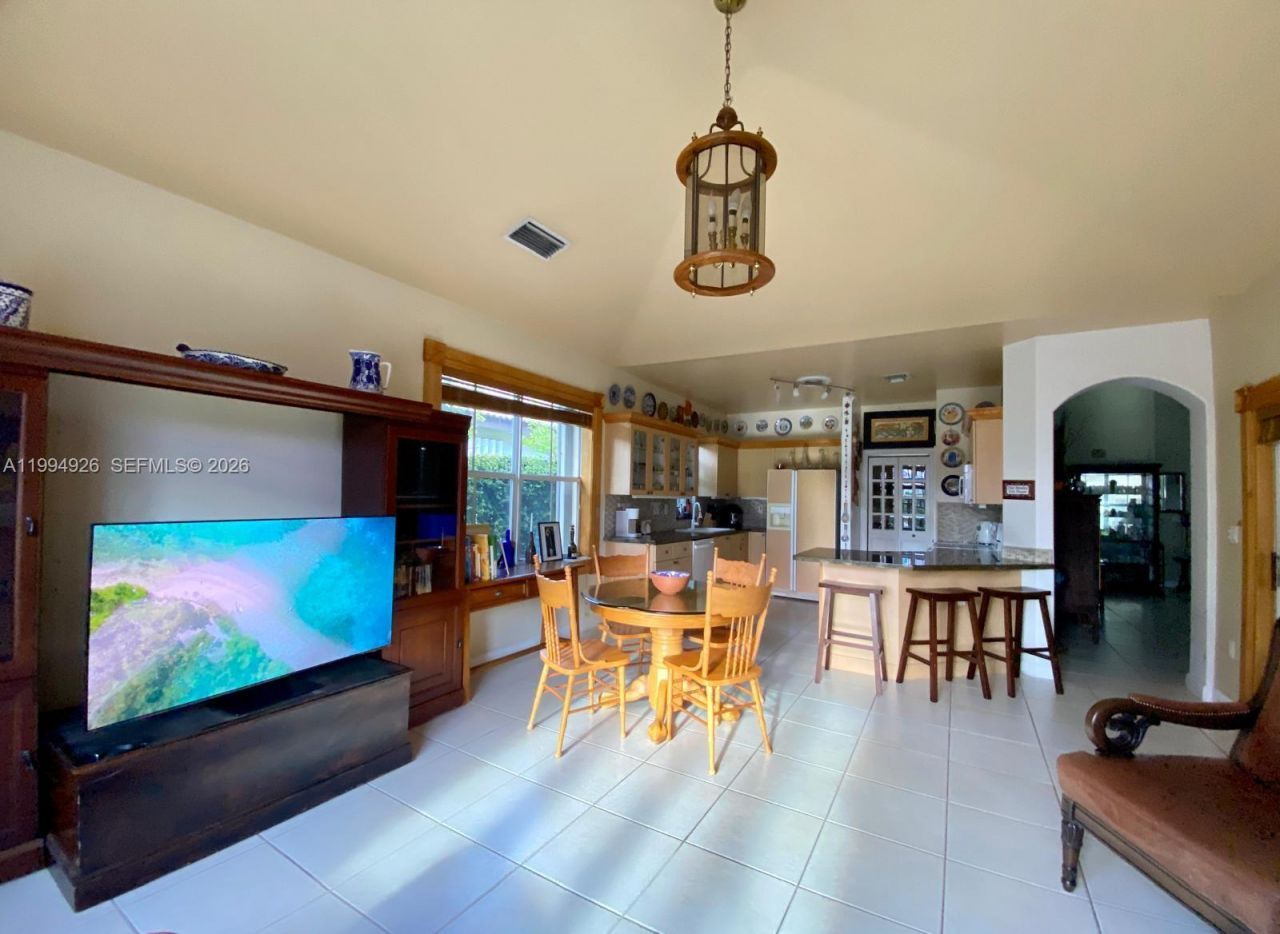 656 NW 129th Pl , Miami, FL 33182 Photo