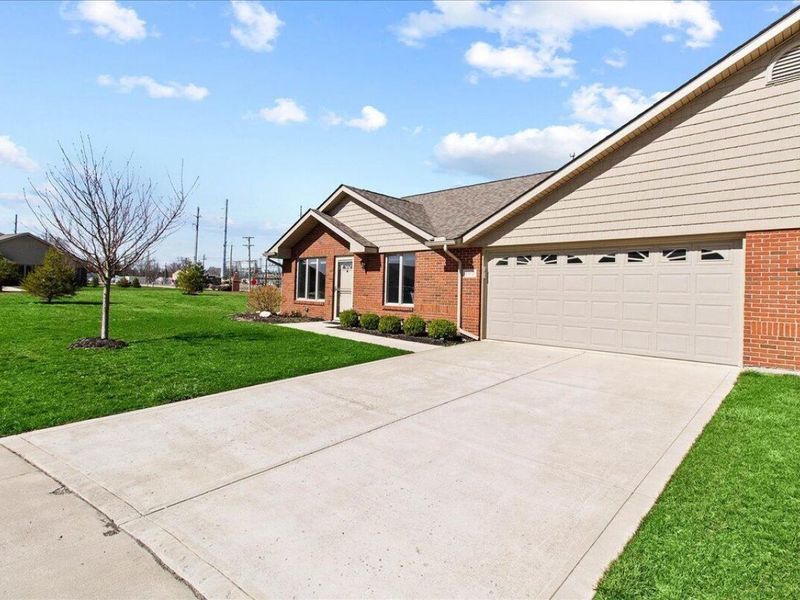 890 Autumn Chase Lane, Marysville, OH 43040 Photo 2