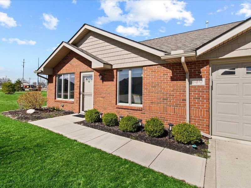 890 Autumn Chase Lane, Marysville, OH 43040 Photo 3