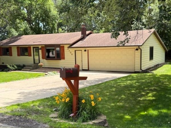 2108 Irvine Place , Alexandria, MN 56308
