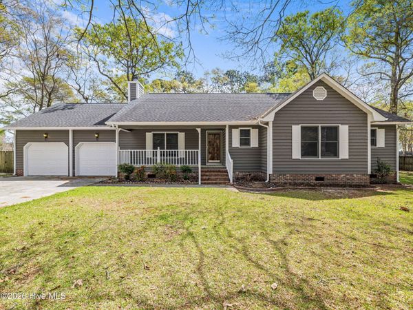 1147 Lakeview Avenue , Richlands, NC 28574