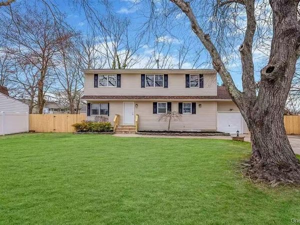 5 Lehigh Avenue , Centereach, NY 11720