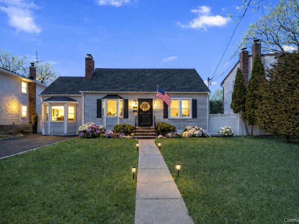 6 Mayflower Avenue, Massapequa Park, NY 11762