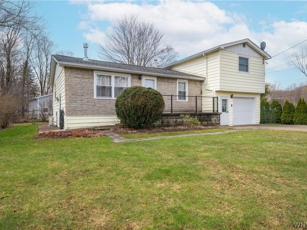 2125 Lakeview Road, Lake View, NY 14085