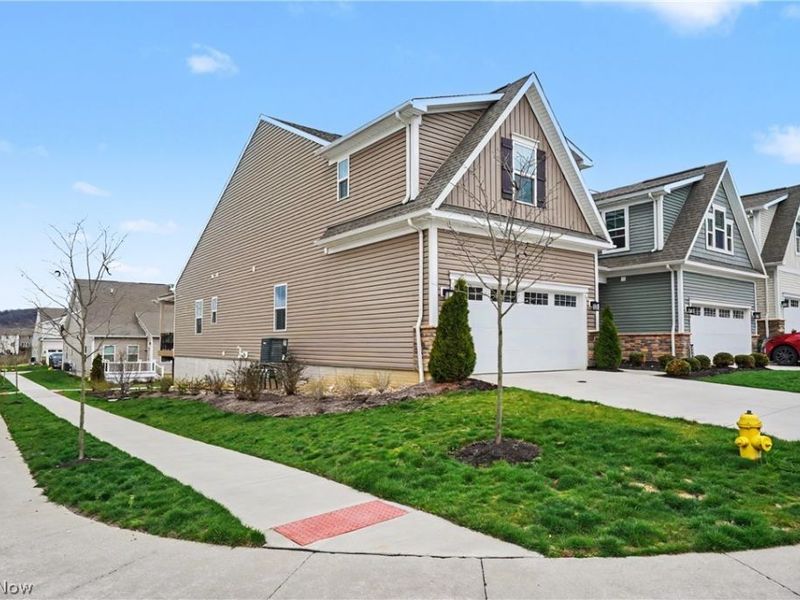 1610 Mud Brook Lane, Akron, OH 44313 Photo 2