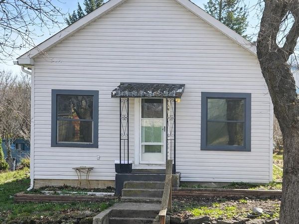 204 N Howard St, Tekoa, WA 99033