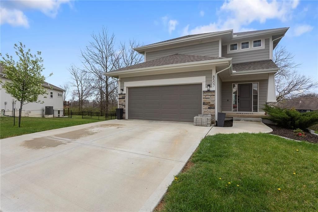 8507 N Elmwood Court, Kansas City, MO 64156 Main Photo