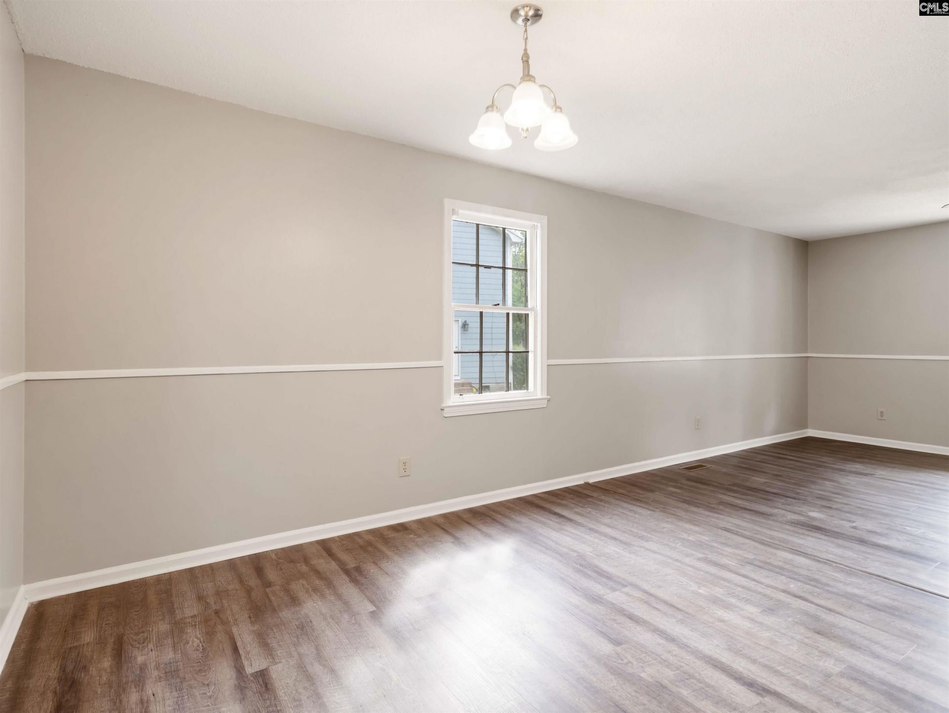 221 Farringdon Court Photo 11