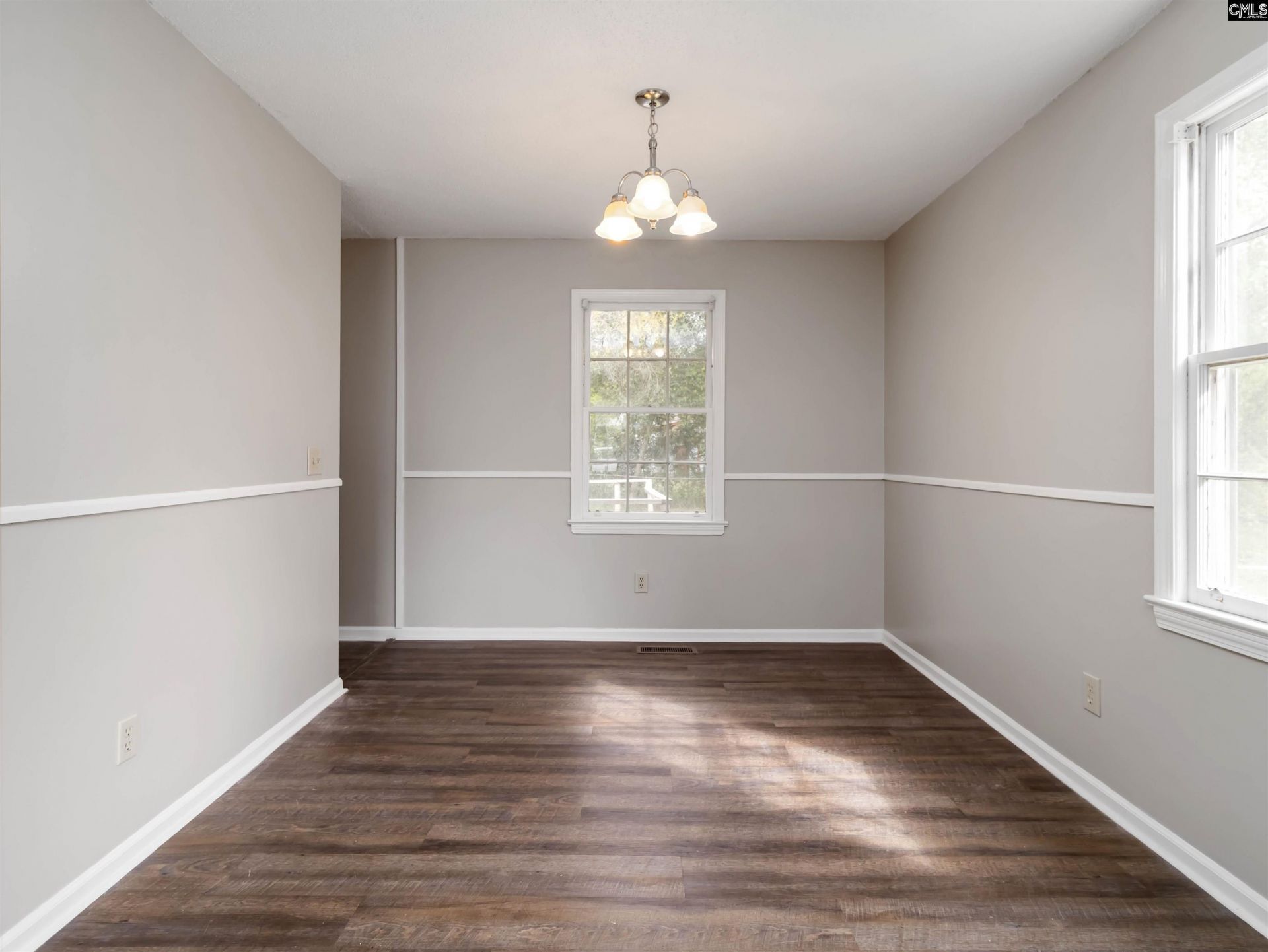 221 Farringdon Court Photo 12