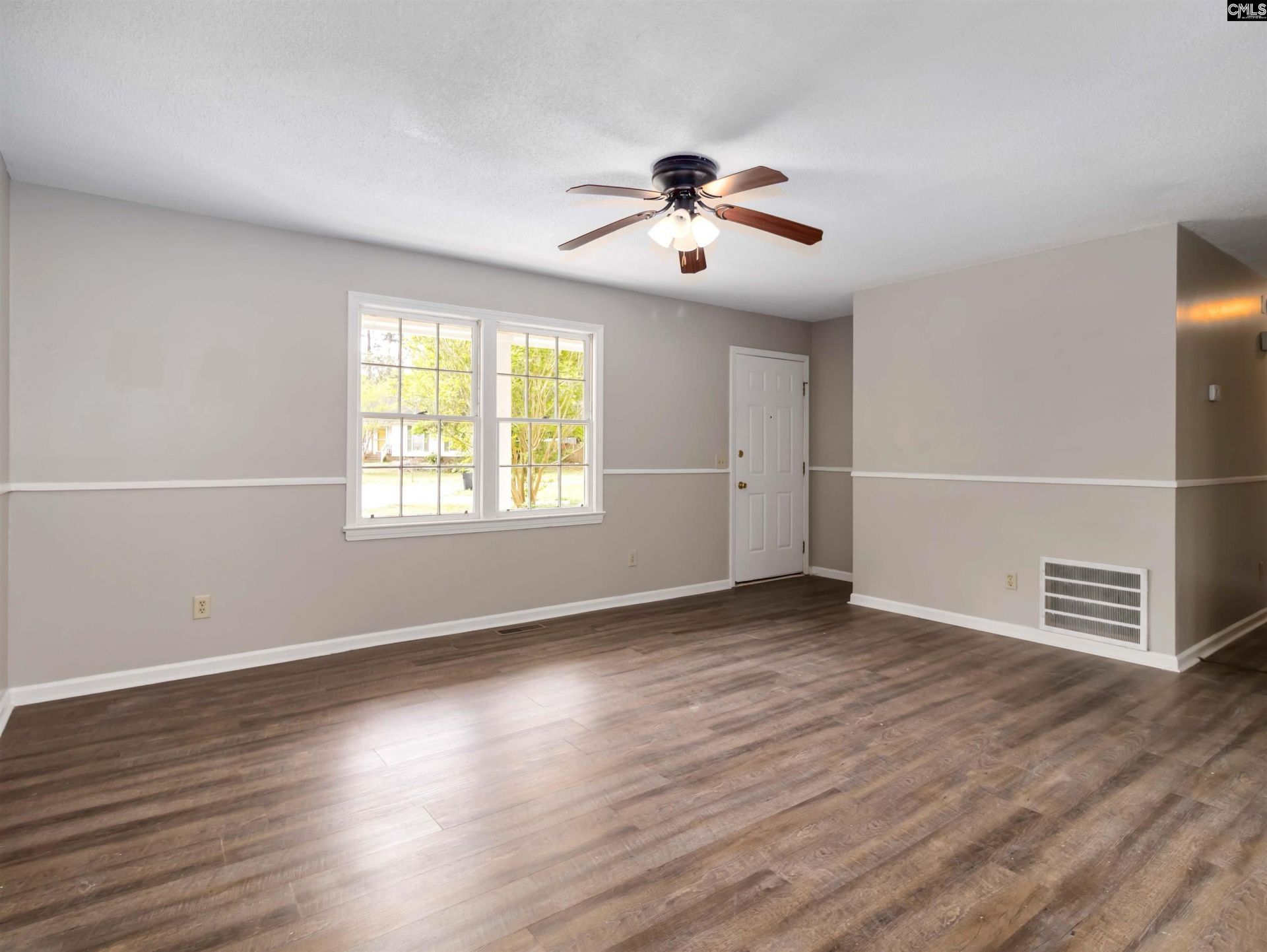 221 Farringdon Court Photo 13