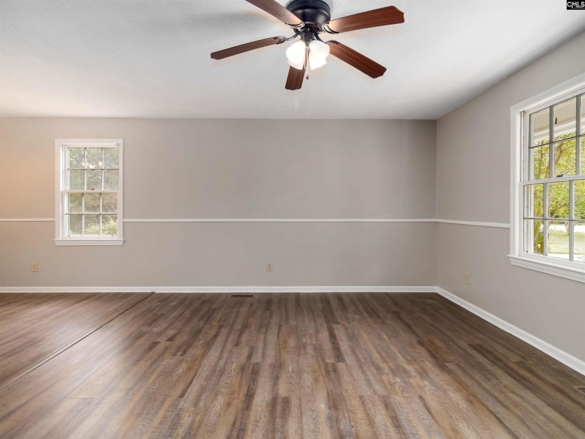 221 Farringdon Court Photo 14