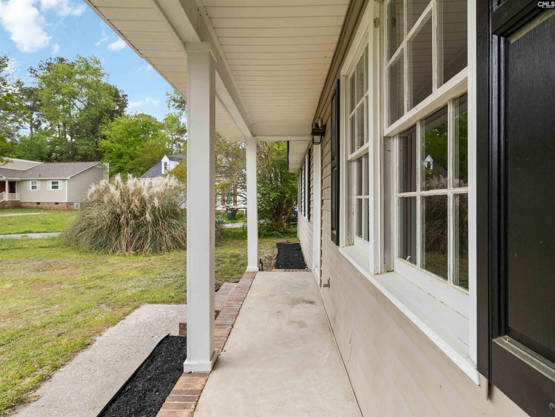 221 Farringdon Court Photo 15