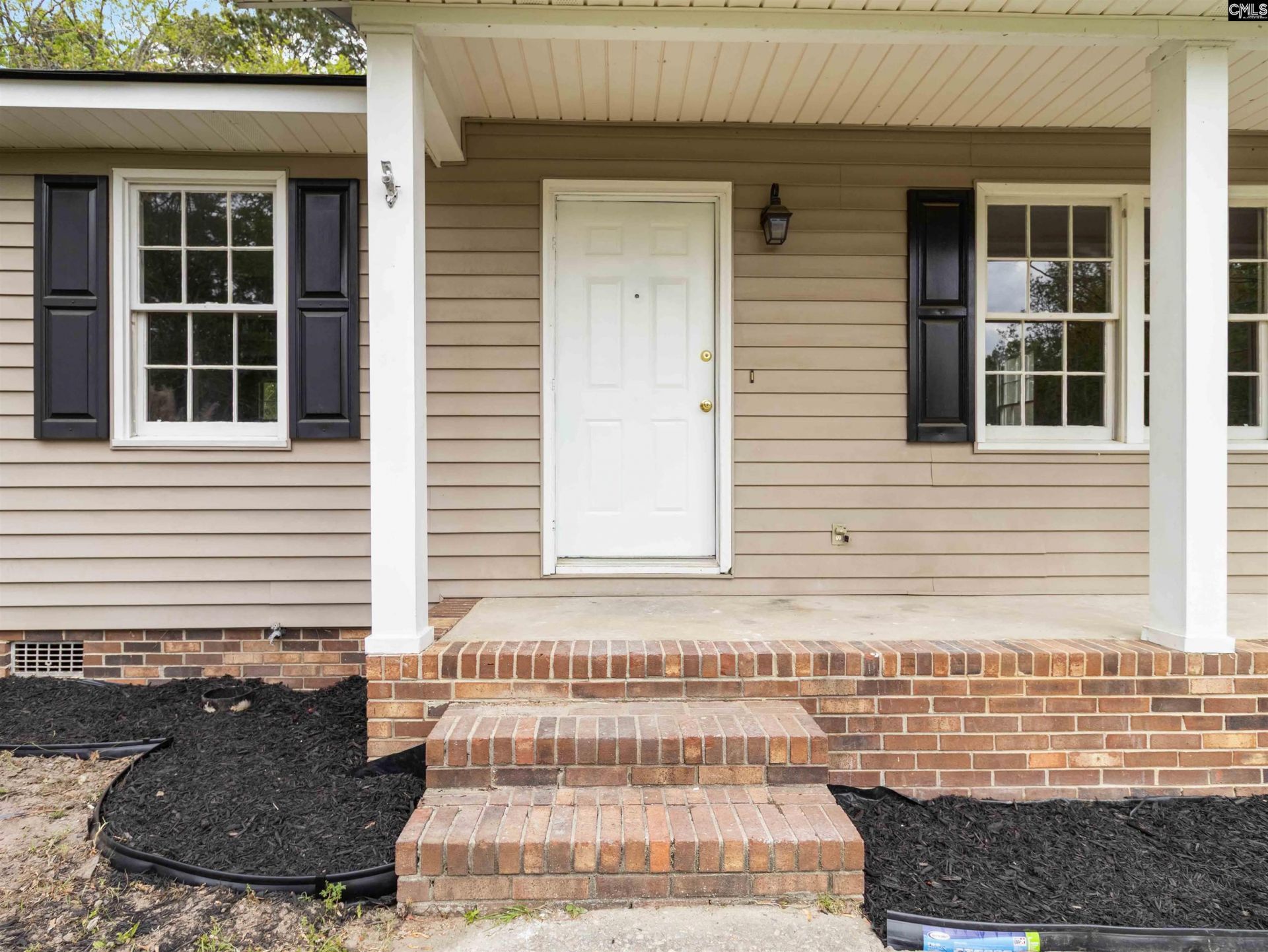 221 Farringdon Court Photo 16