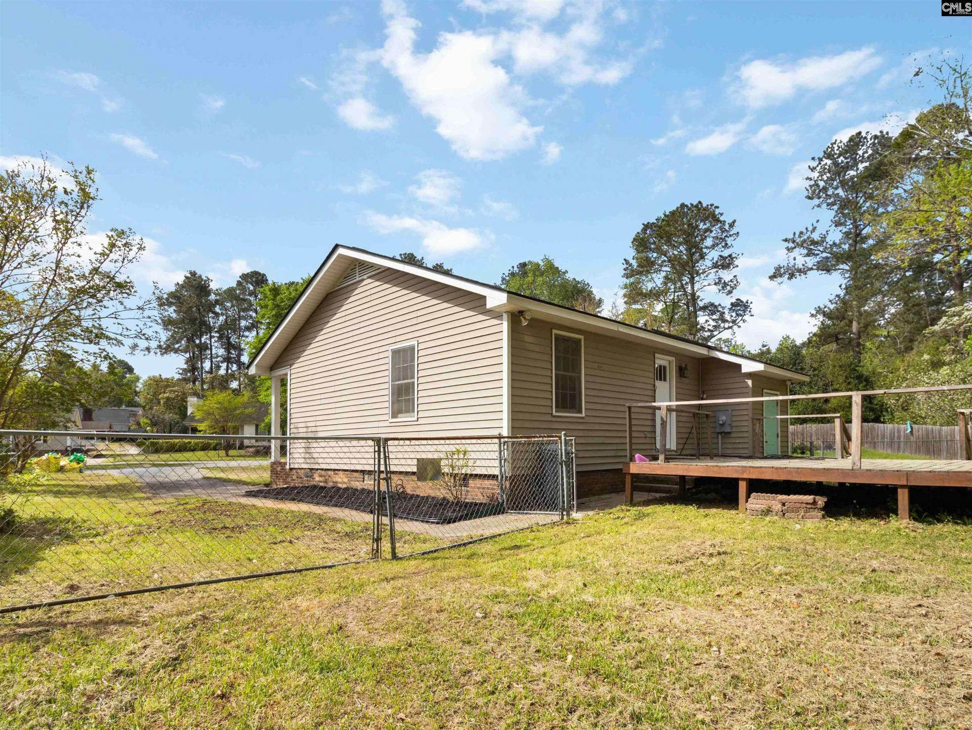 221 Farringdon Court Photo 18