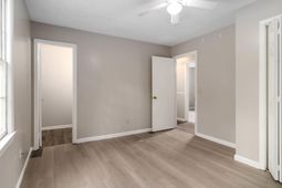 221 Farringdon Court photo 4
