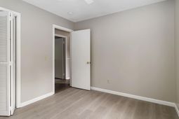 221 Farringdon Court photo 4