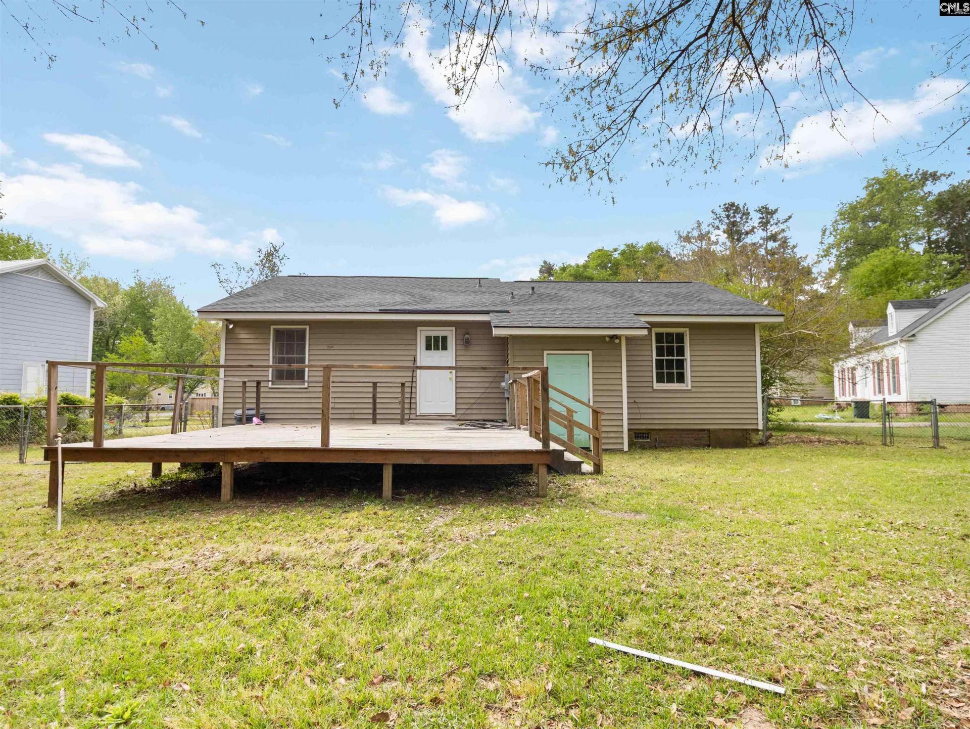 221 Farringdon Court  Photo 6