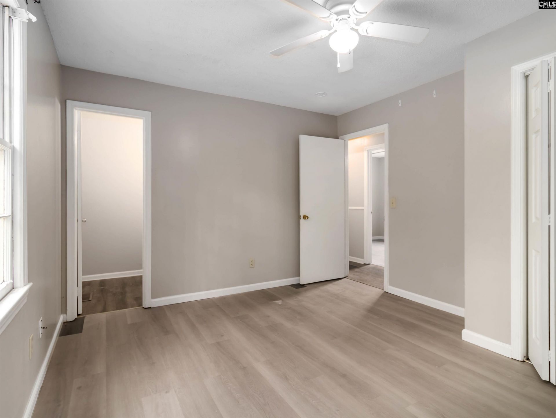 221 Farringdon Court  Photo 9