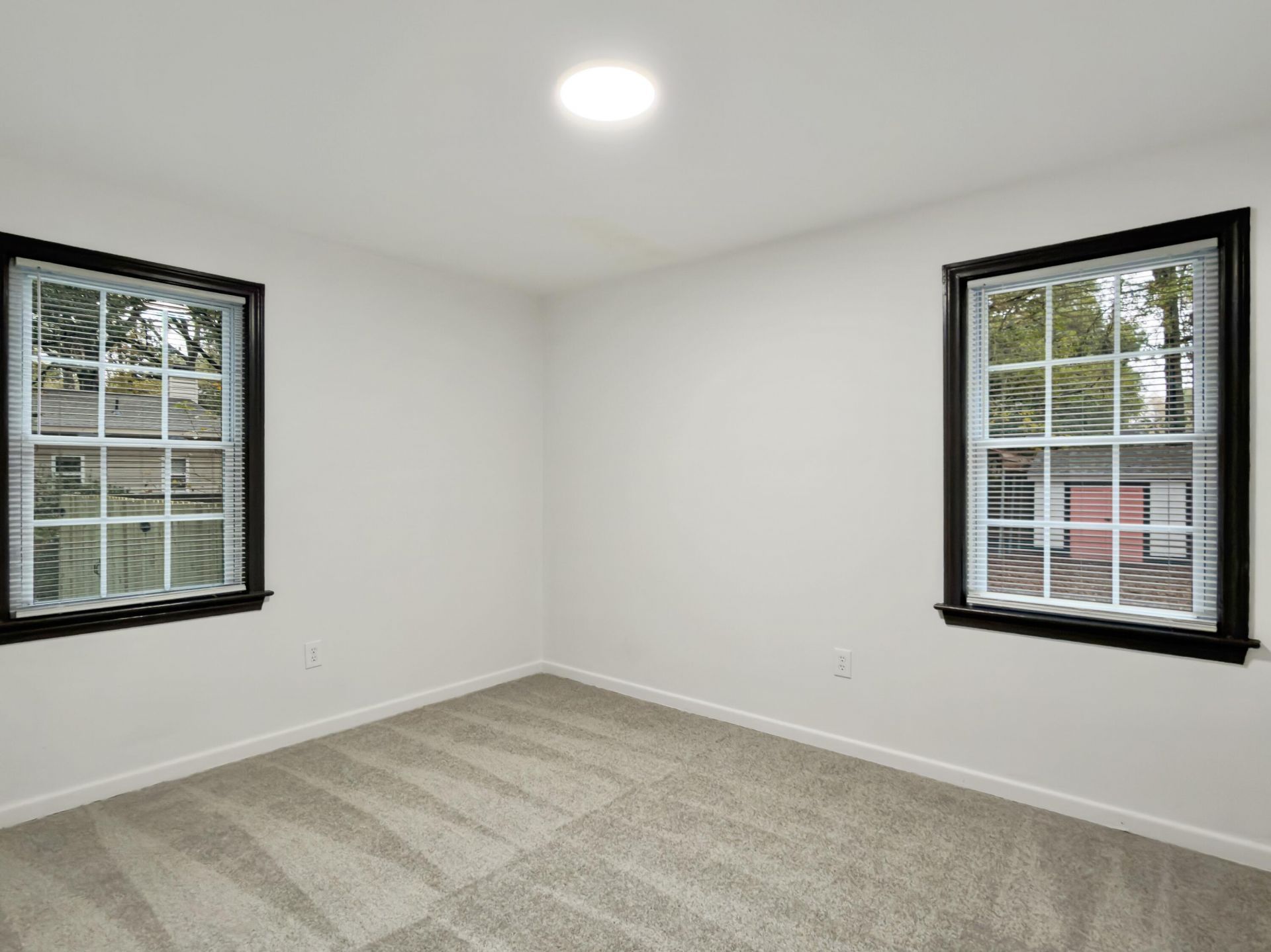 2632 Ridgewood Avenue Photo 16