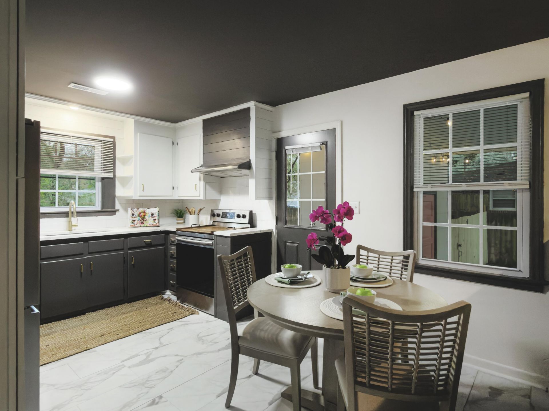 2632 Ridgewood Avenue Photo 7