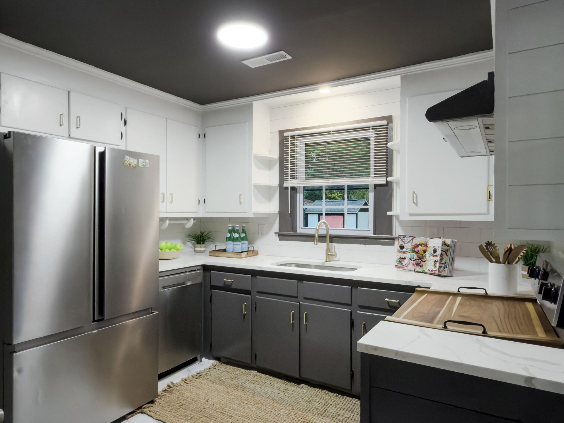 2632 Ridgewood Avenue Photo 8