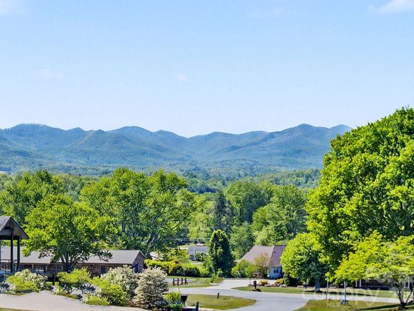 8 Nottingham Drive, Candler, NC 28715