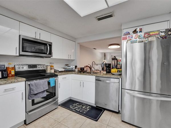 3592 NW 83rd Ln , Sunrise, FL 33351