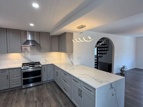 1090 Pelham Parkway S, Bronx, NY 10461