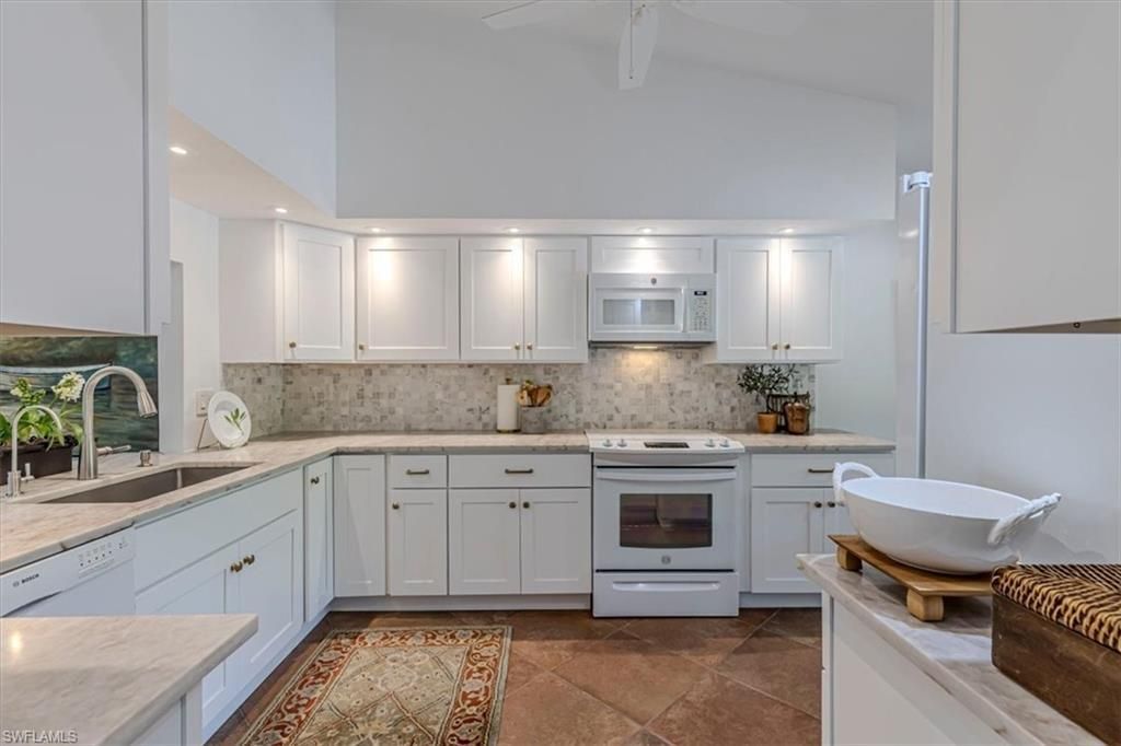 15450 Cedarwood Ln, Unit 202, Naples, FL 34110 Photo