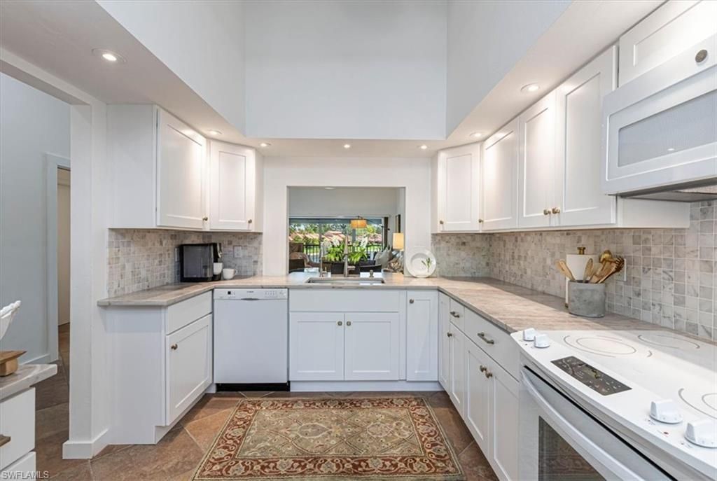 15450 Cedarwood Ln, Unit 202, Naples, FL 34110 Photo