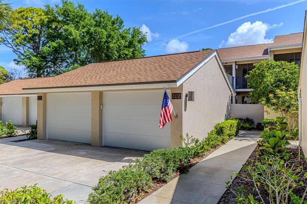 15450 Cedarwood Ln, Unit 202, Naples, FL 34110 Photo