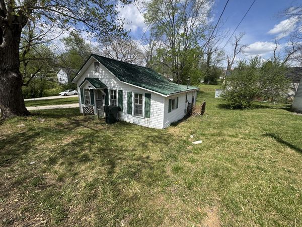 501 W Chestnut St , Dickson, TN 37055
