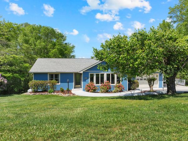 1576 Damron Rd, Estill Springs, TN 37330