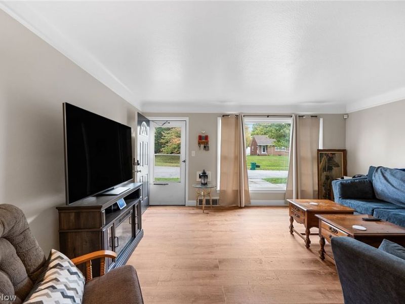 5234 Erwin Street , Maple Heights, OH 44137 Photo 16