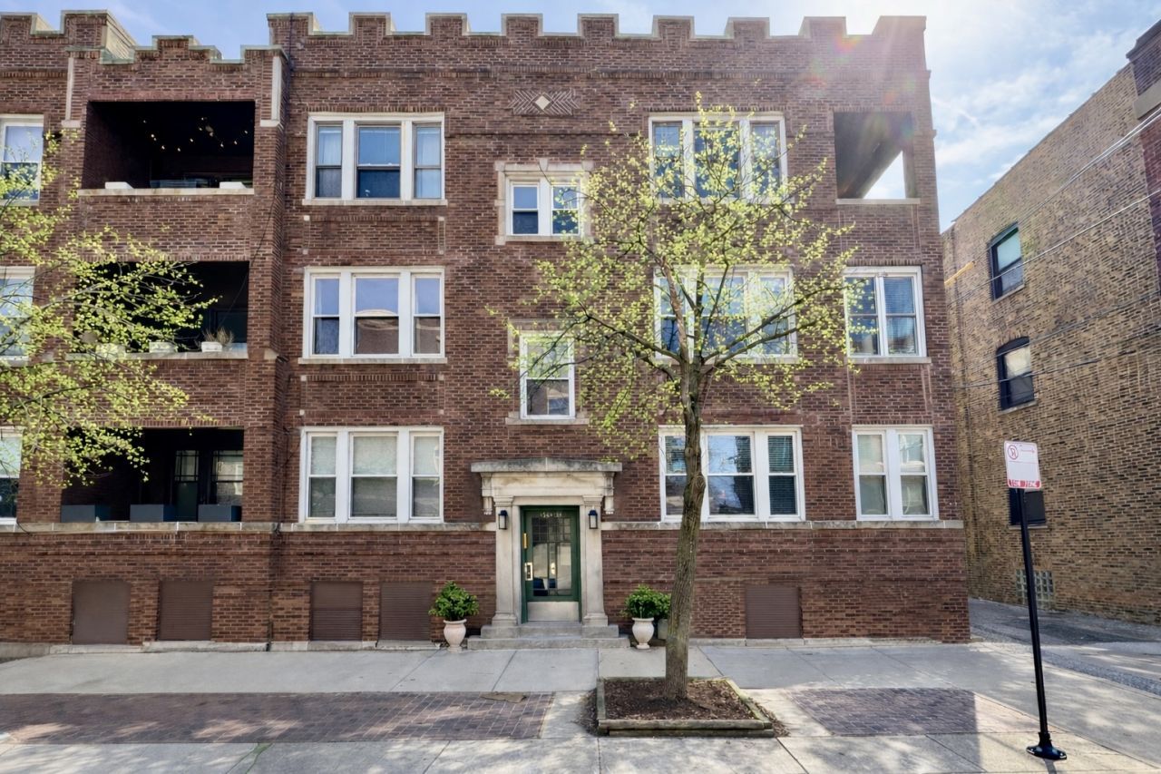 1351 W Sunnyside Avenue, Unit 2, Chicago, IL 60640 Main Photo