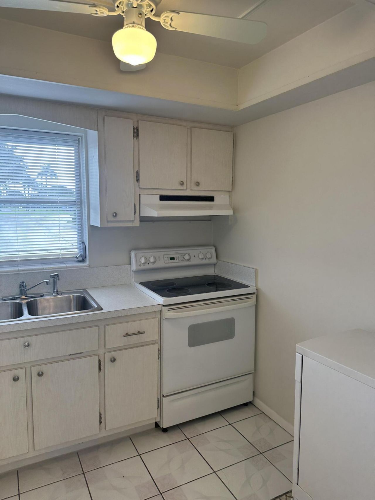 2911 W Ashley Dr Drive W, Unit J, West Palm Beach, FL 33415 Photo