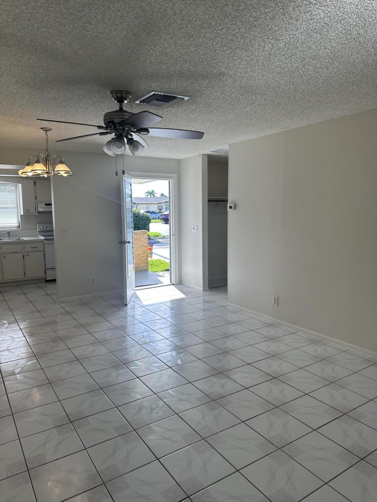 2911 W Ashley Dr Drive W, Unit J, West Palm Beach, FL 33415 Photo