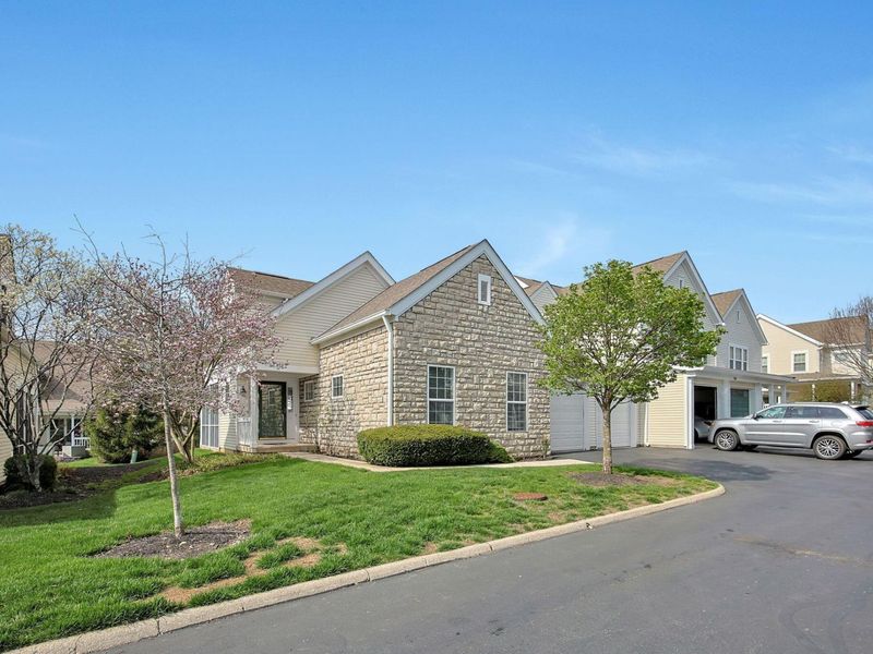 374 Sycamore Ridge Way, Columbus, OH 43230 Photo 2