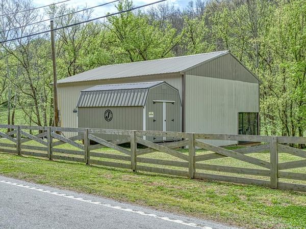 1660 Wolf Creek Rd, Silver Point, TN 38582