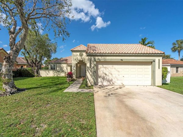 4787 NW 1st Dr , Deerfield Beach, FL 33442