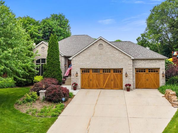 10 Vienna Circle, Madison, WI 53718