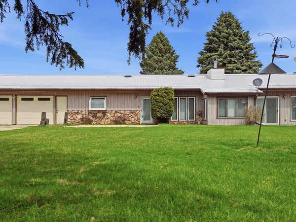 2870 S Wagon Road, POLO, IL 61064